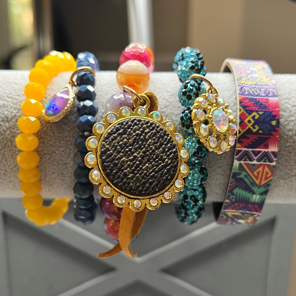 Bracelets multi color